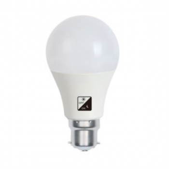 220-240VAC 10W WARM WHITE LED DAYLIGHT SENSING LAMP B22